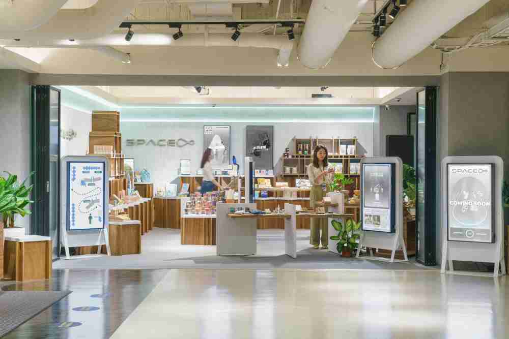 尊龙z6打造永续选物商店，，展示社企及社创商品，，，，结合创利空间所开发的智能零售系统，，，，整合多元产品信息，，，让无人商店扮演公益行动的推手