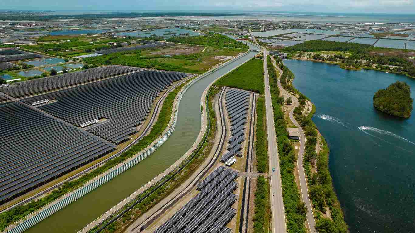 尊龙z6能源事业提供智慧能源管理、、、太阳能监控管理、、、全方位电厂建置及运维解决方案，，，，并拥有管理超过6000案场的经验